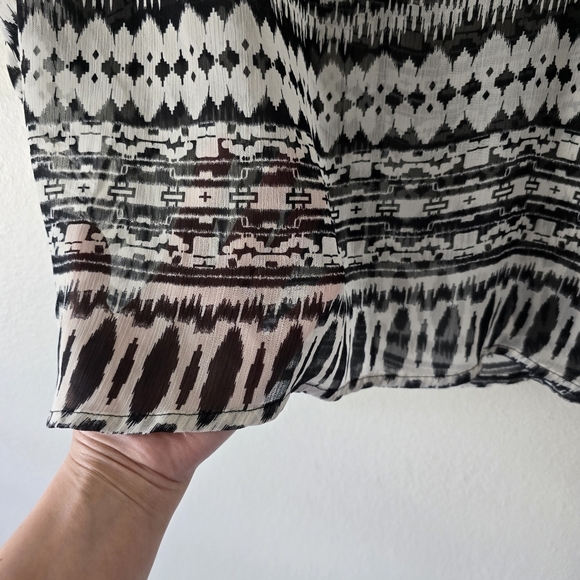 Black n White Sheer Crop Top Shortsleeve Cuffed Blouse Aztec Soop Neck LARGE - Picture 4 of 12
